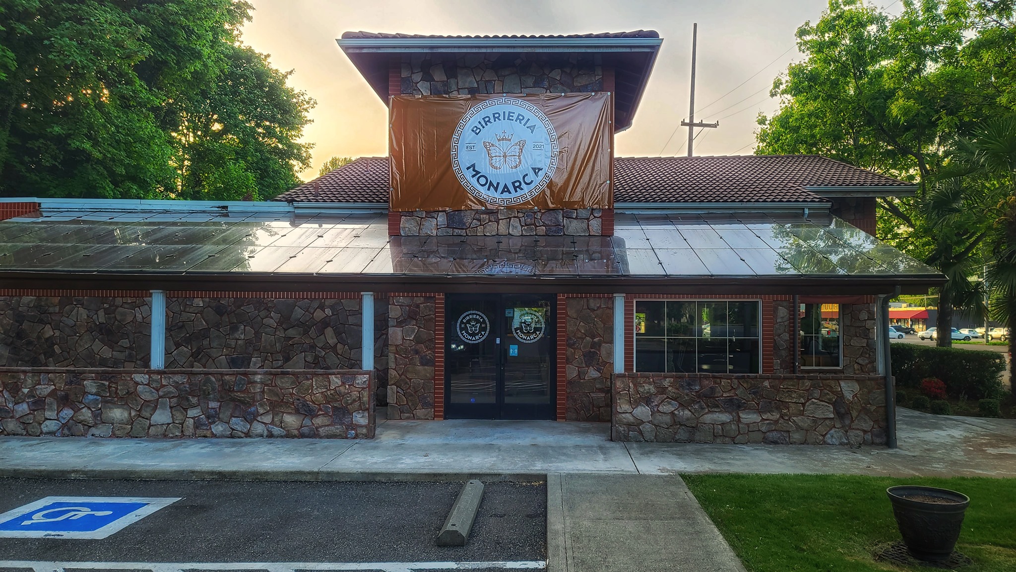 Birrieria Monarca