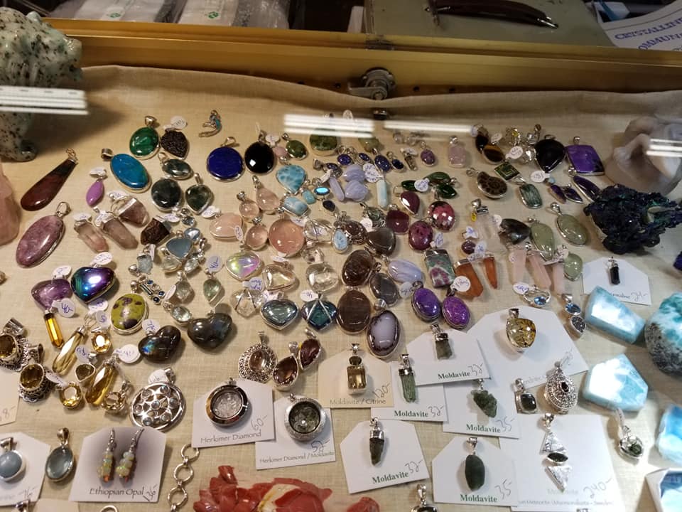 Earthlight Rocks and Gems