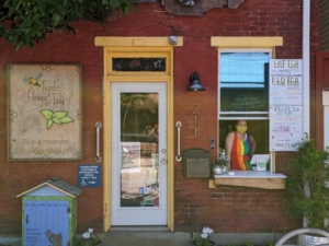 The outside of Abeille Voyante Tea Co.