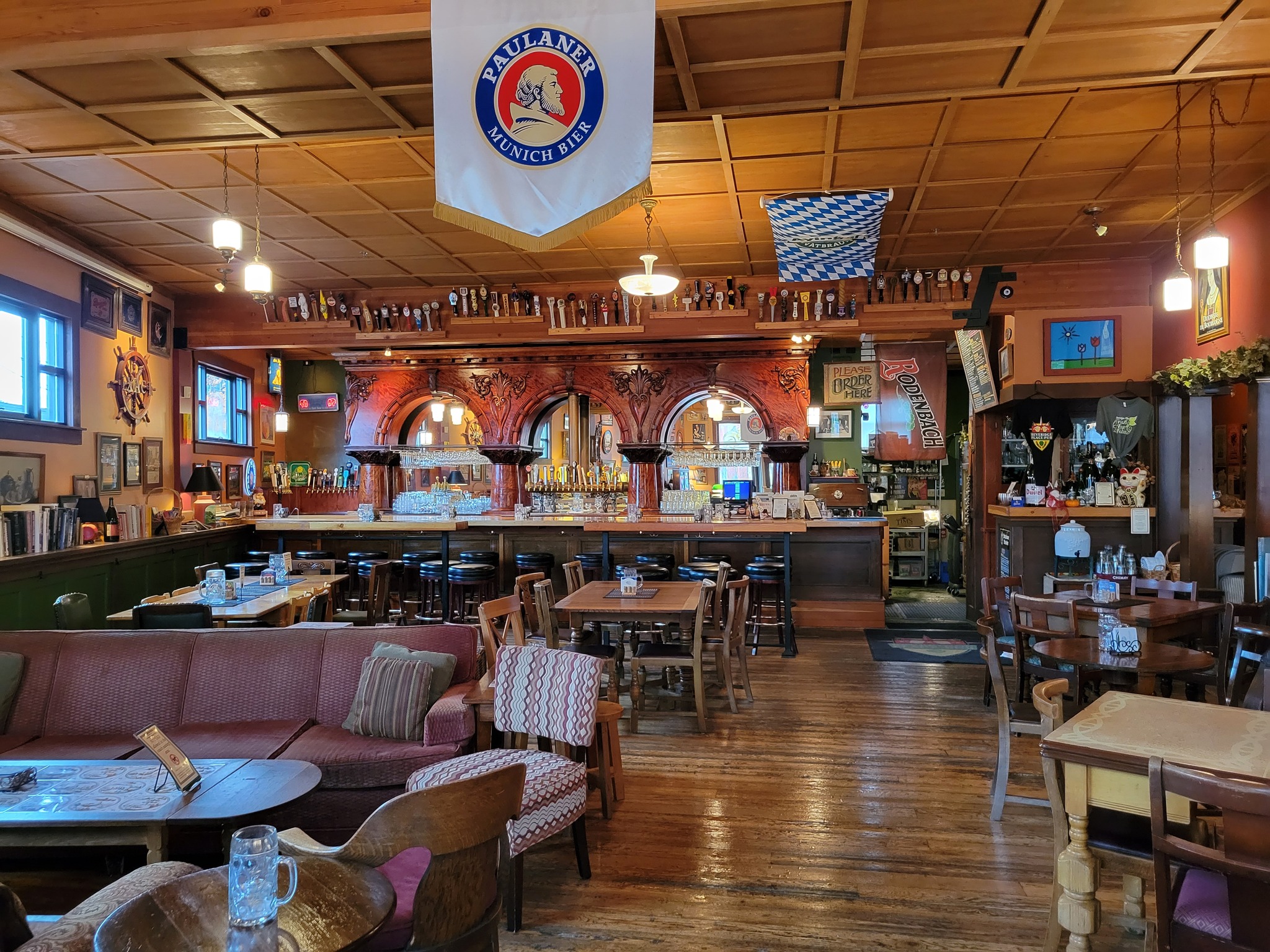 Beveridge Place Pub