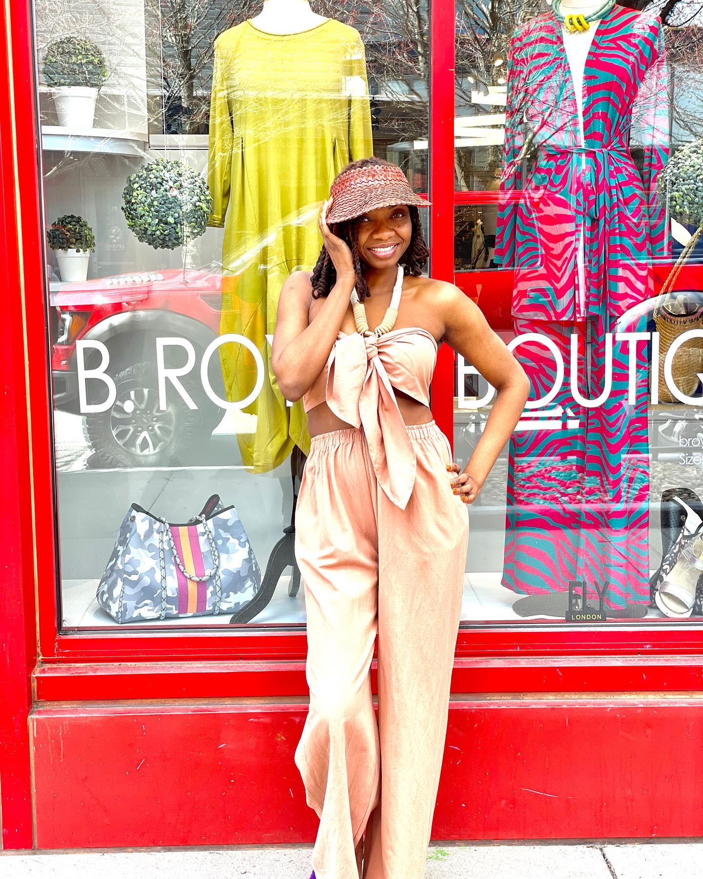 The outside of B. Royal Boutique