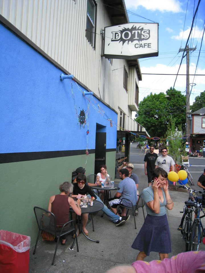 The outside of Dot's Cafe