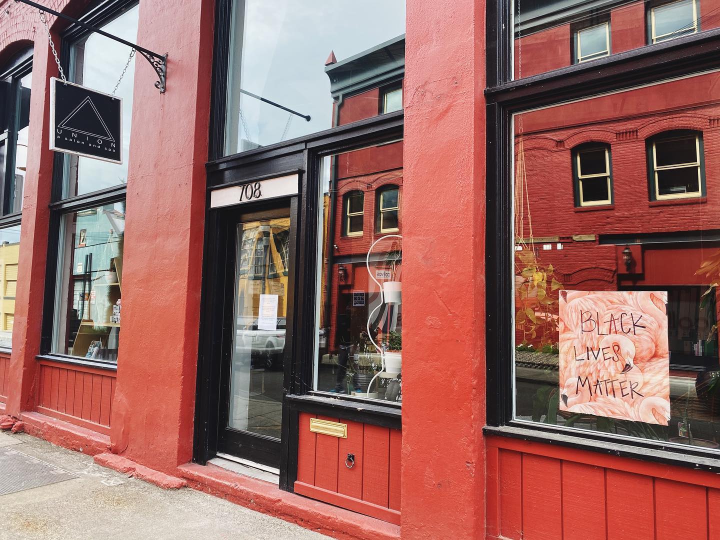 The outside of Union Salon