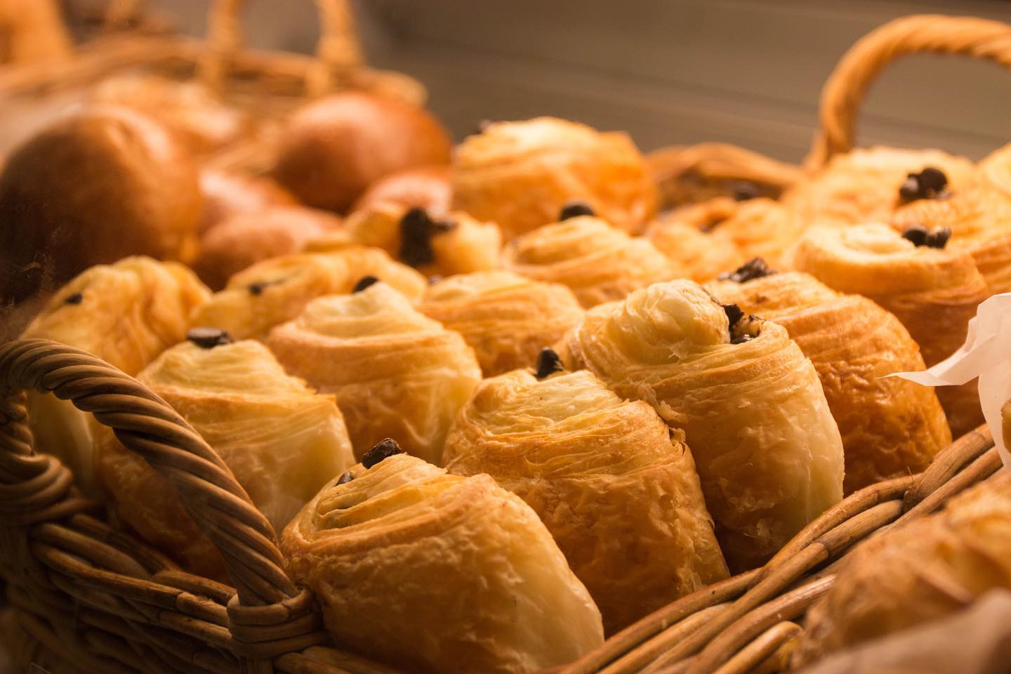 Le Panier Pain Au Chocolat