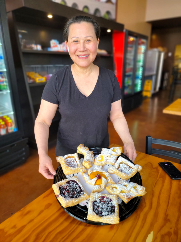 Business Spotlight: Le's Deli & Bakery