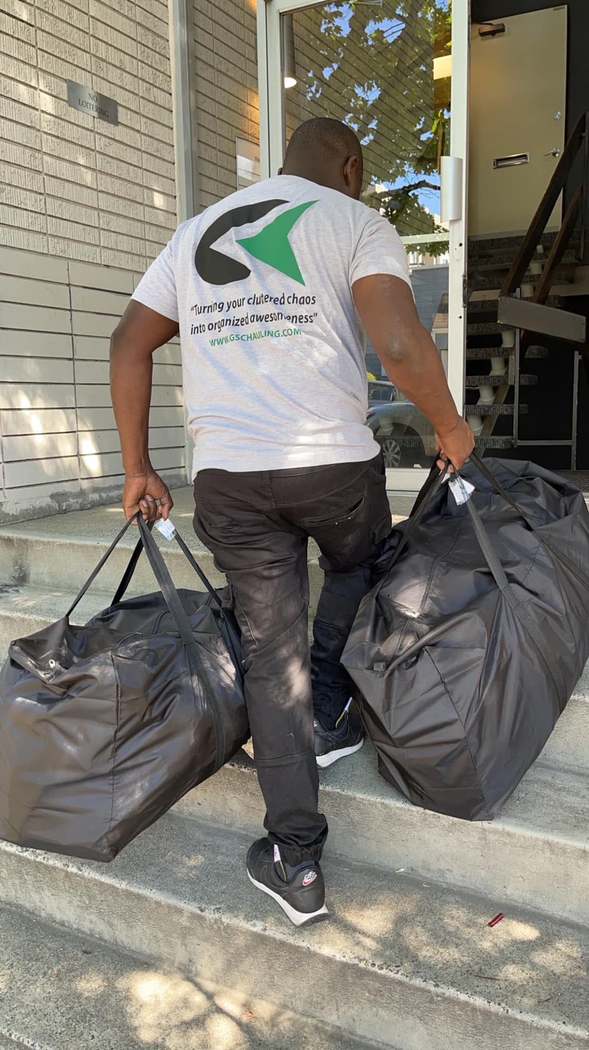 GSC-Hauling-Junk-Removal-worker-with-duffle-bags