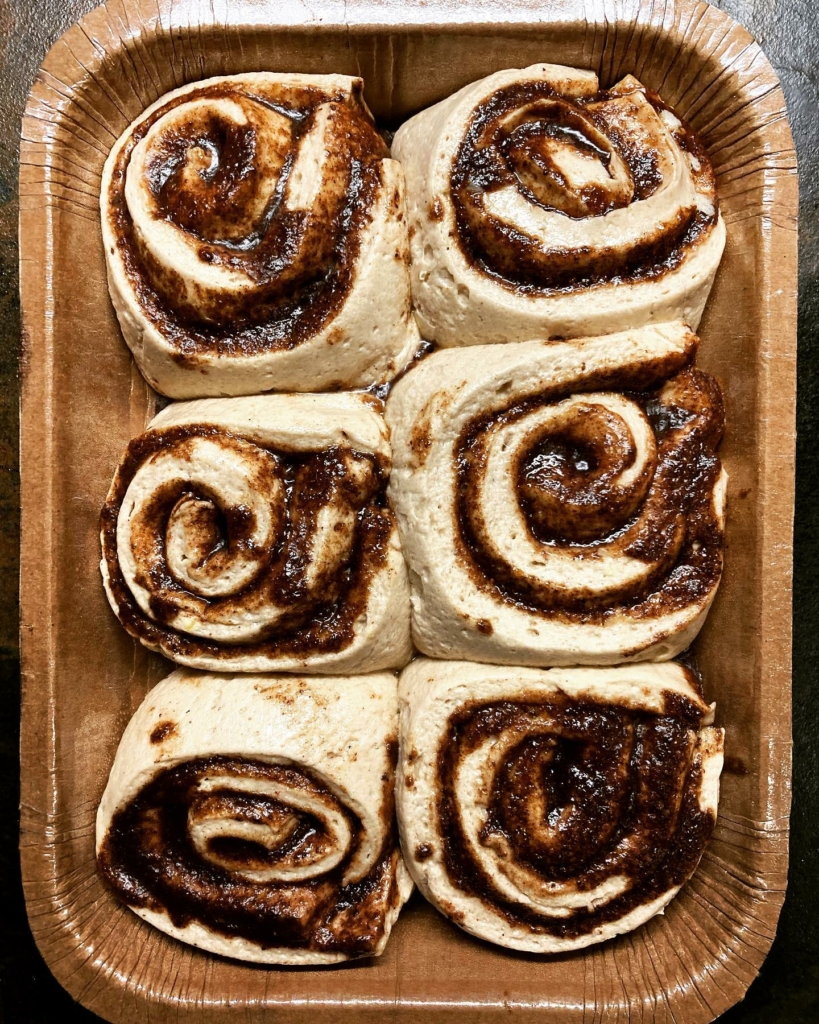 askatu cinnamon rolls